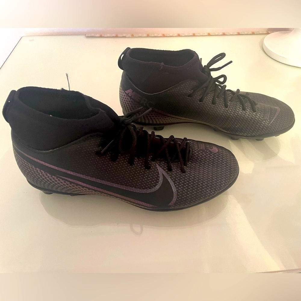 Nike merc boys soccer cleats size 2
